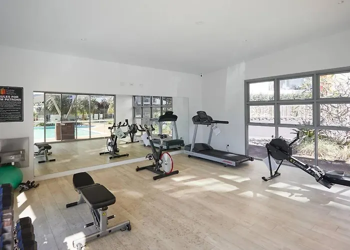 Two Bedroom Apartment In Robina Center